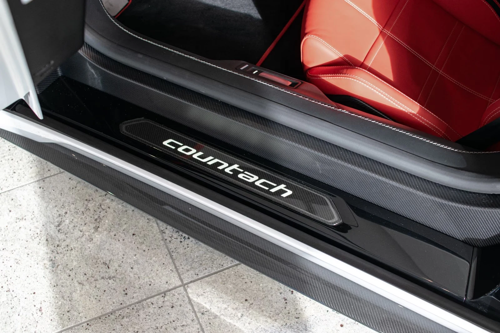 Lamborghini Countach LPI 800-4, 8/10