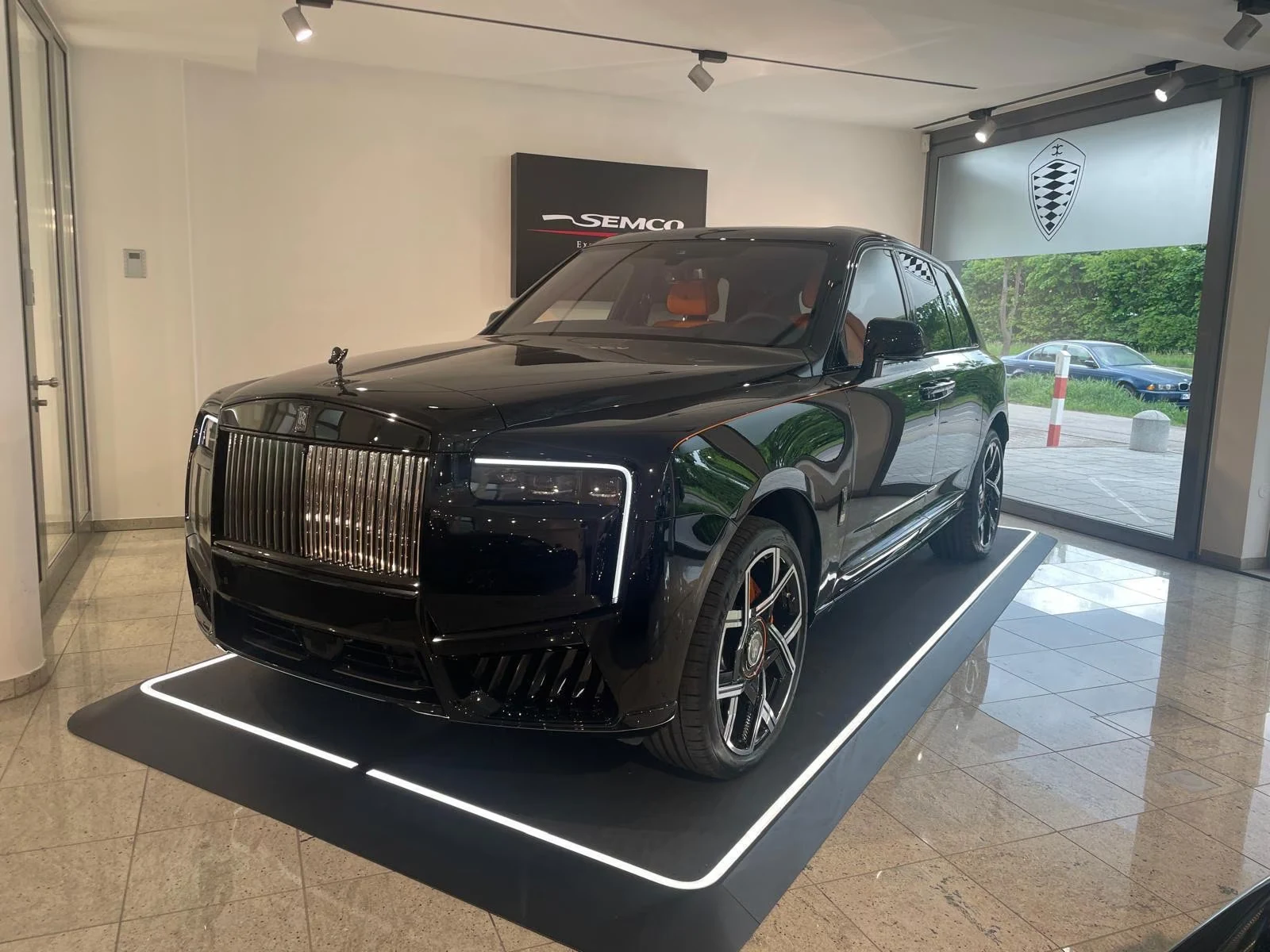 Rolls-Royce Cullinan Series II Black Badge, full-car front three-quarter view.