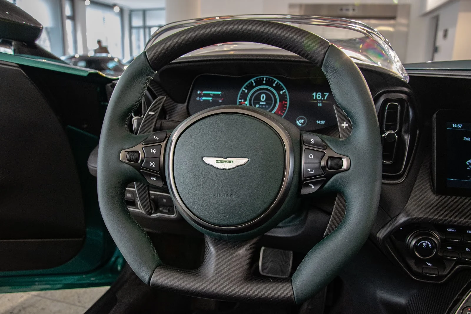 Aston Martin V12 Speedster, 10/10