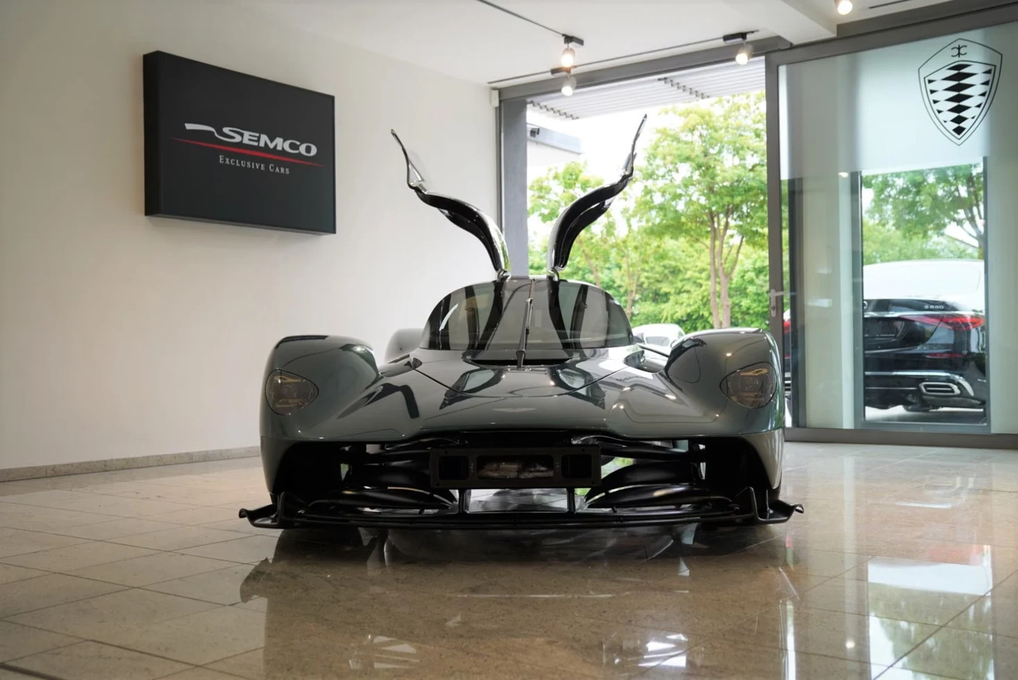 Aston Martin Valkyrie, 2/10