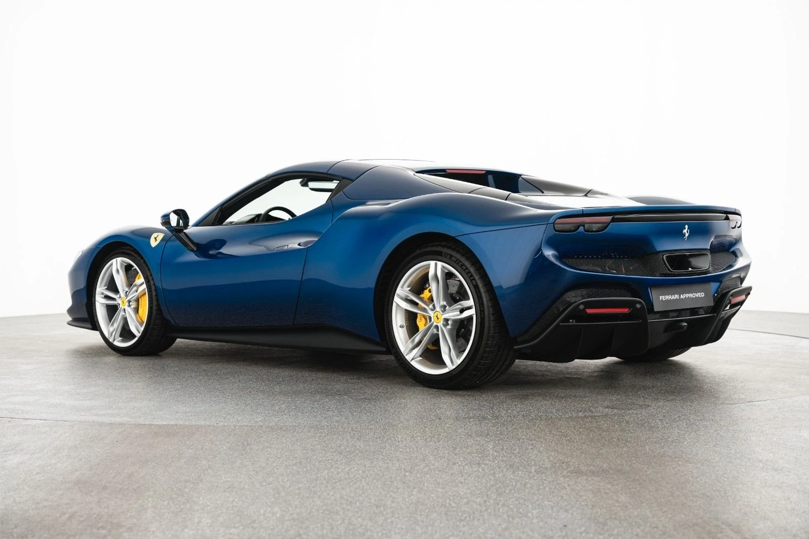 Ferrari 296 GTS, 7/10
