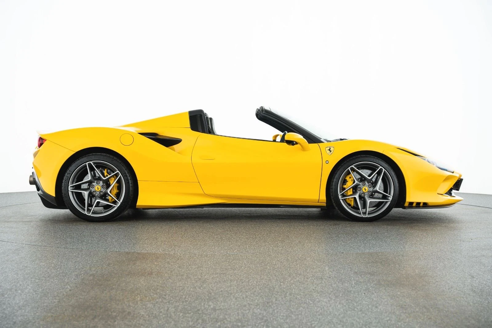 Ferrari F8 Spider, 4/10