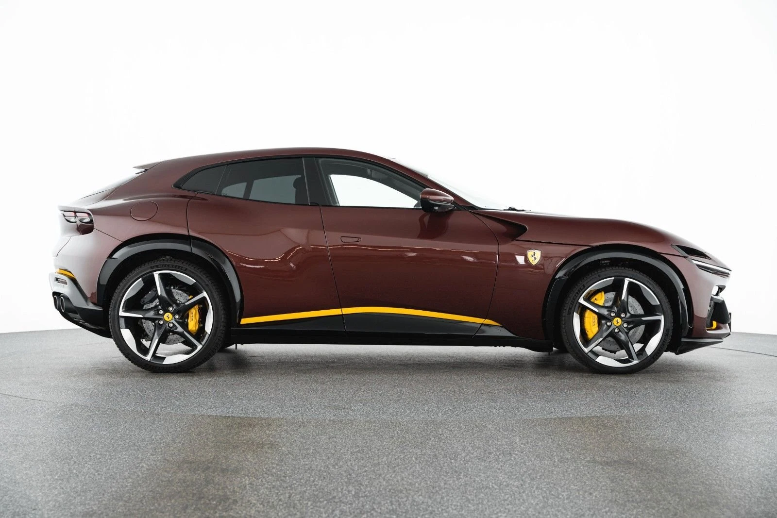 Ferrari Purosangue, 4/10