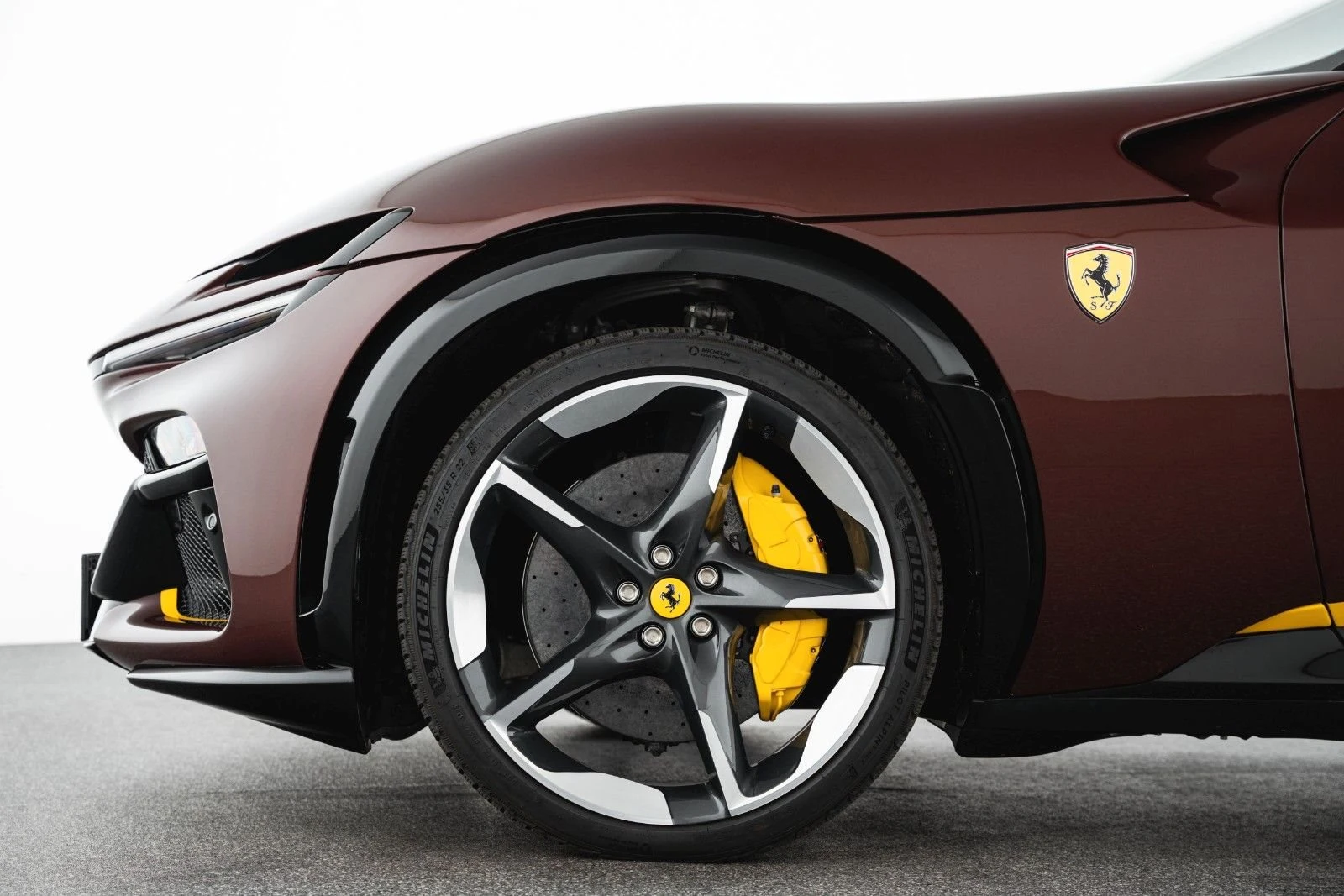 Ferrari Purosangue, 9/10