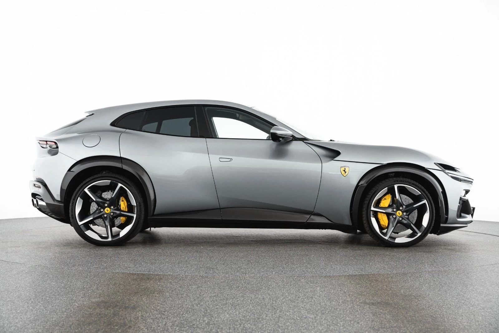 Ferrari Purosangue, 4/10