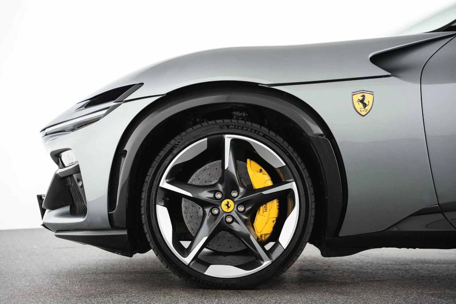 Ferrari Purosangue, 9/10