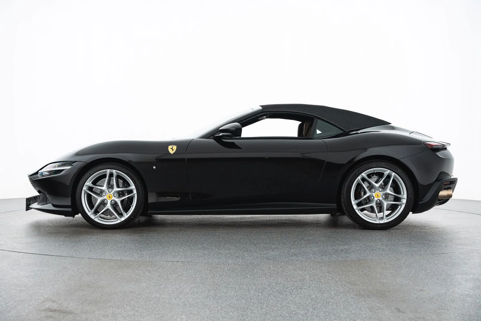 Ferrari Roma Spider, 8/10