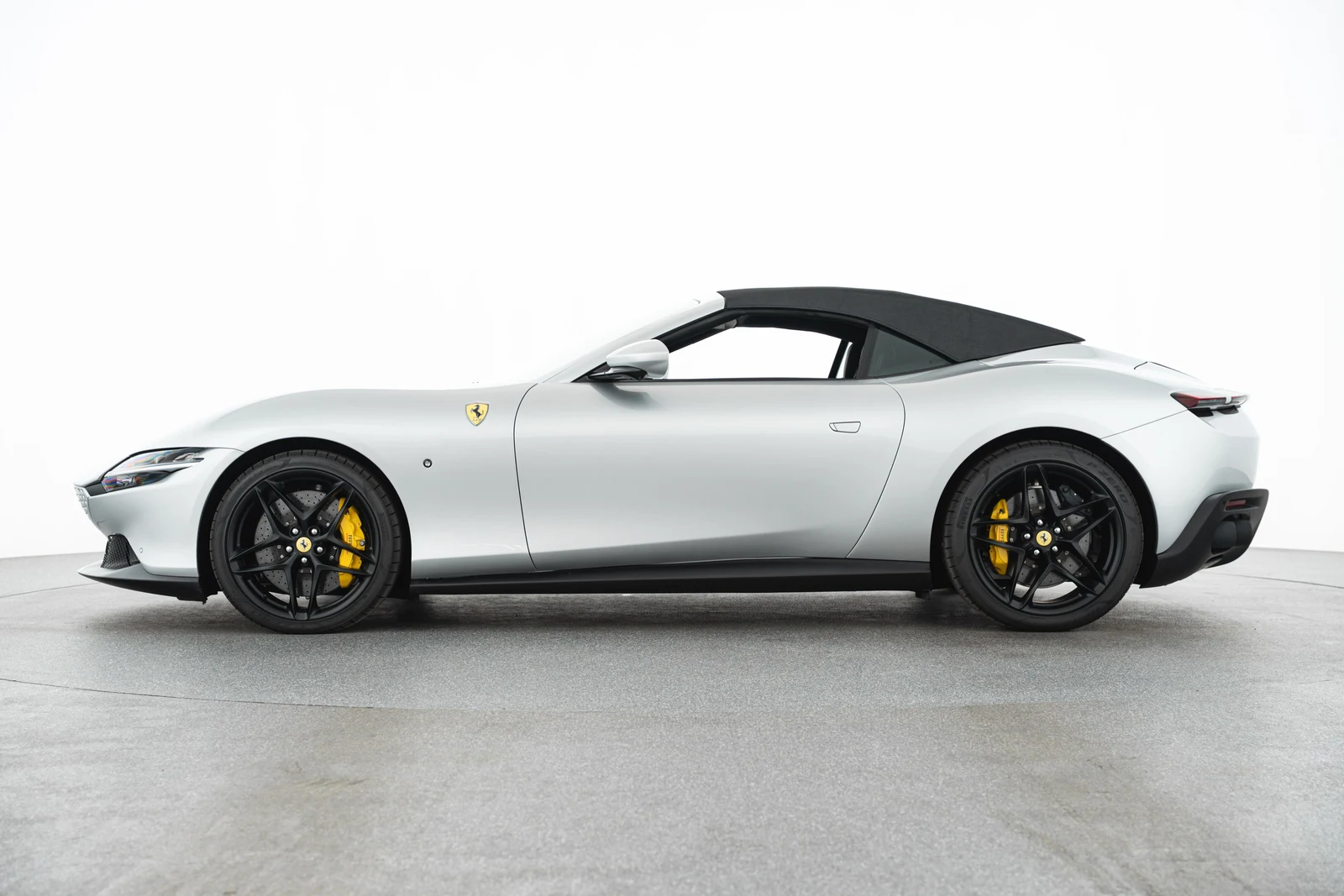 Ferrari Roma Spider, 8/10
