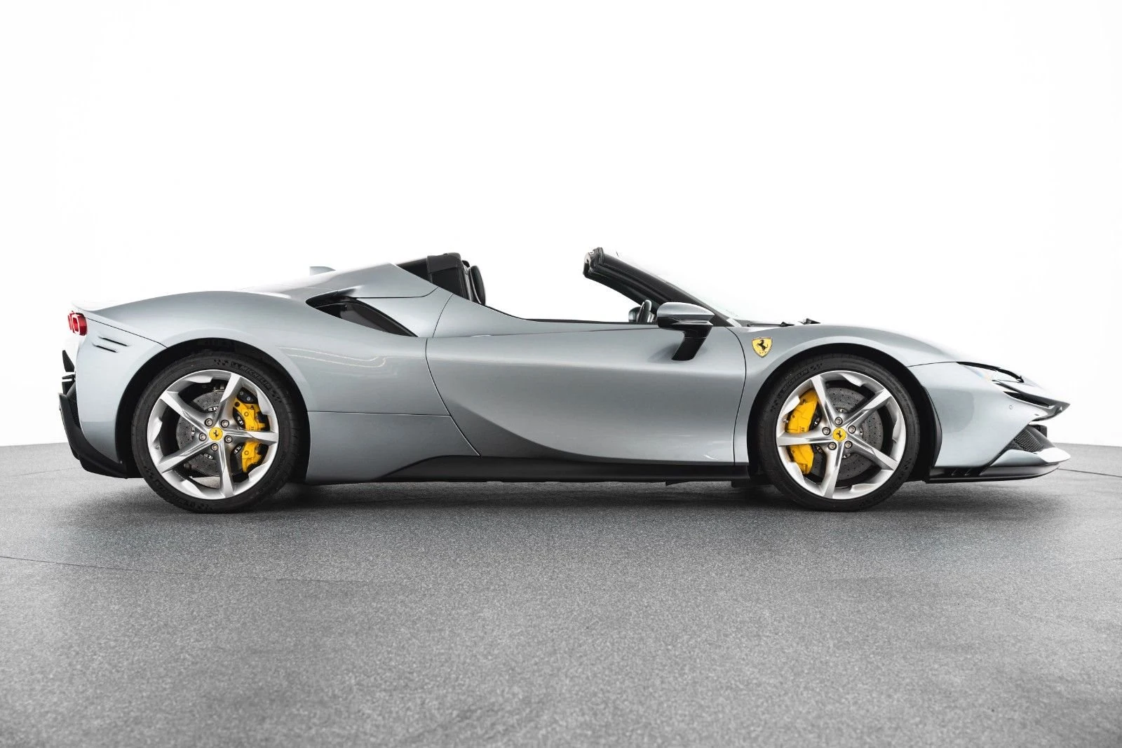 Ferrari SF90 Spider, 4/10