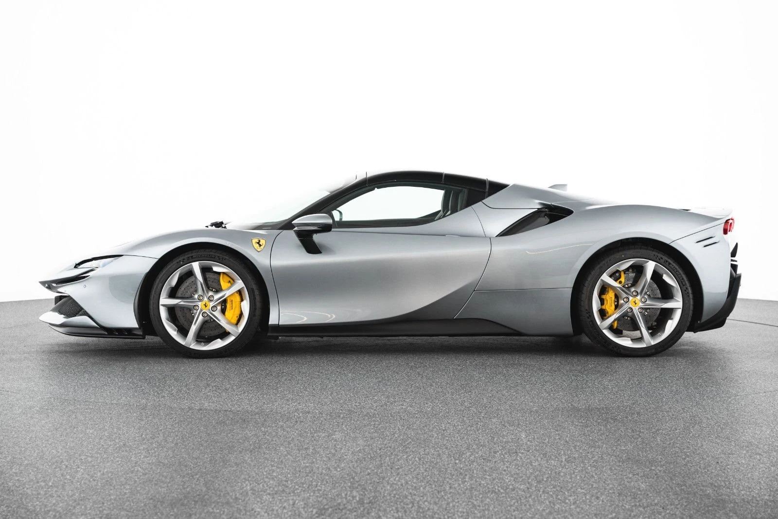 Ferrari SF90 Spider, 8/10
