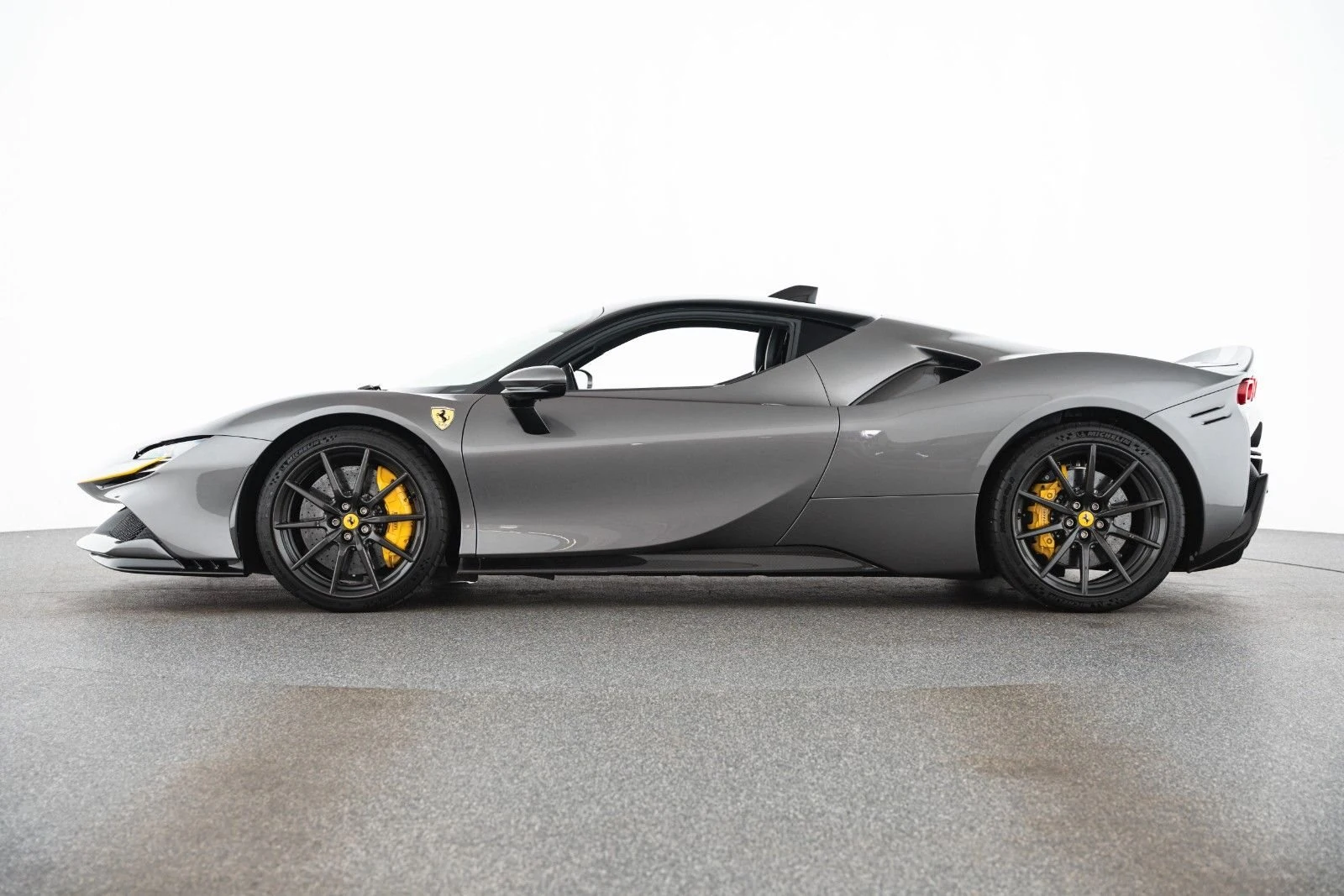 Ferrari SF90 Stradale, 8/10