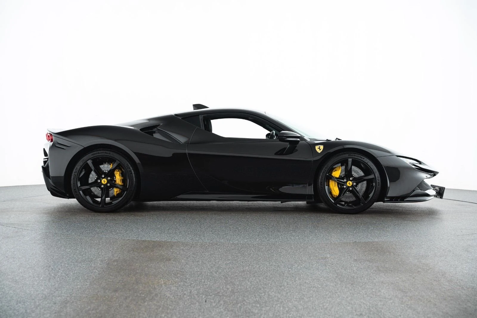 Ferrari SF90 Stradale, 4/10
