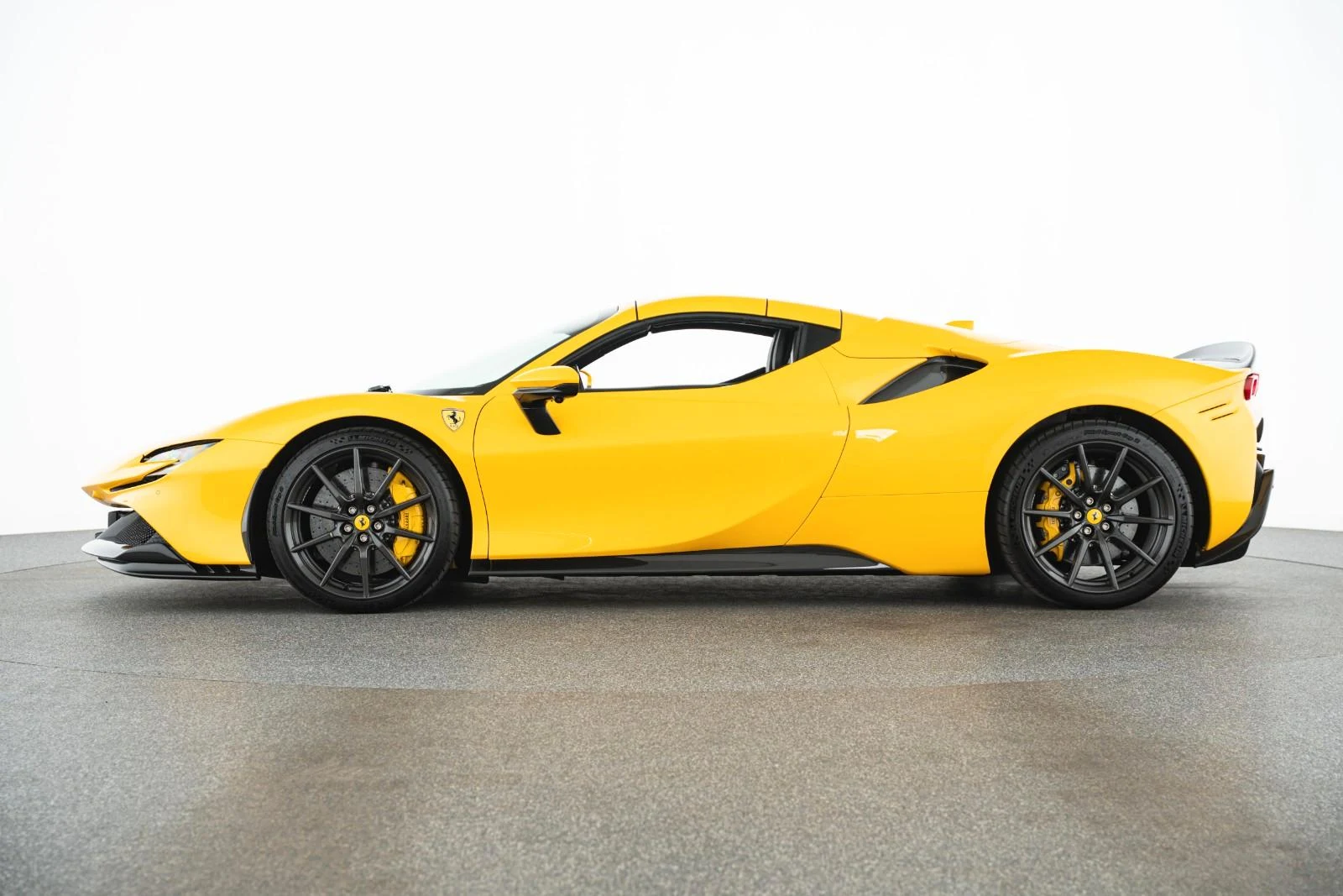Ferrari SF90 Spider Assetto Fiorano, 8/10