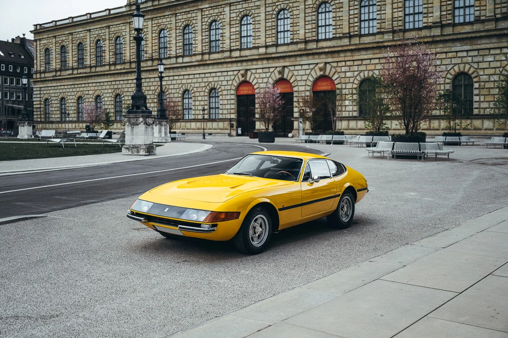 Ferrari 365 GTB/4 Daytona, 2/10