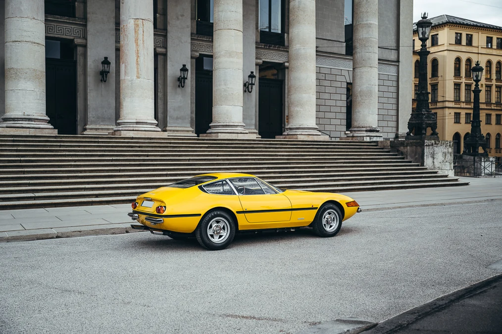Ferrari 365 GTB/4 Daytona, 3/10