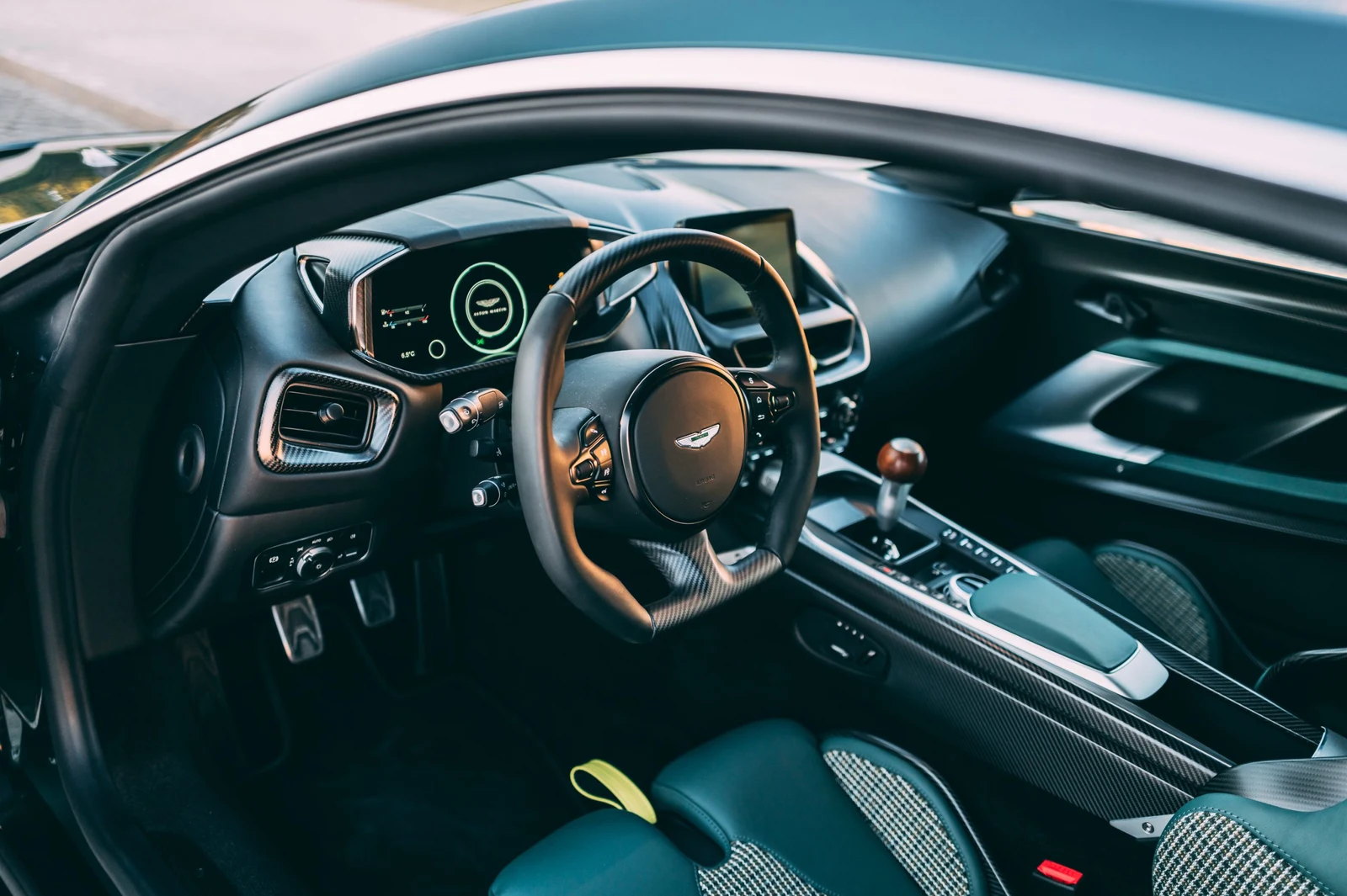 Aston Martin Valour · P.O.R, 7/10