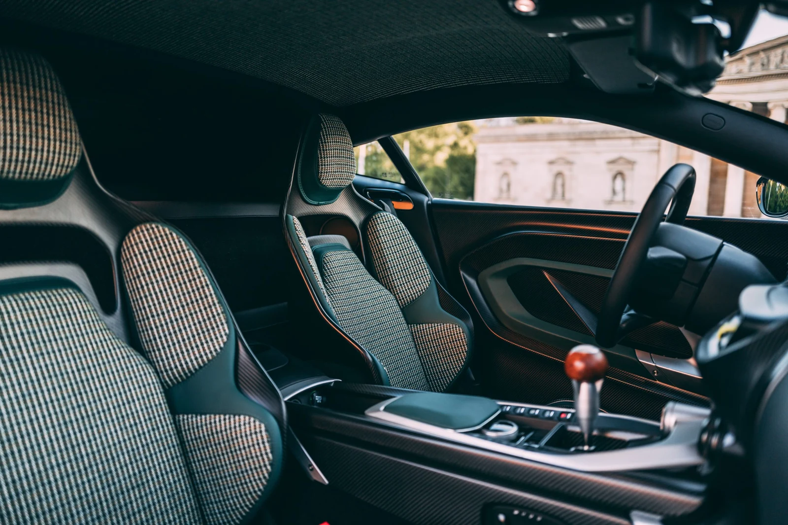 Aston Martin Valour · P.O.R, 8/10