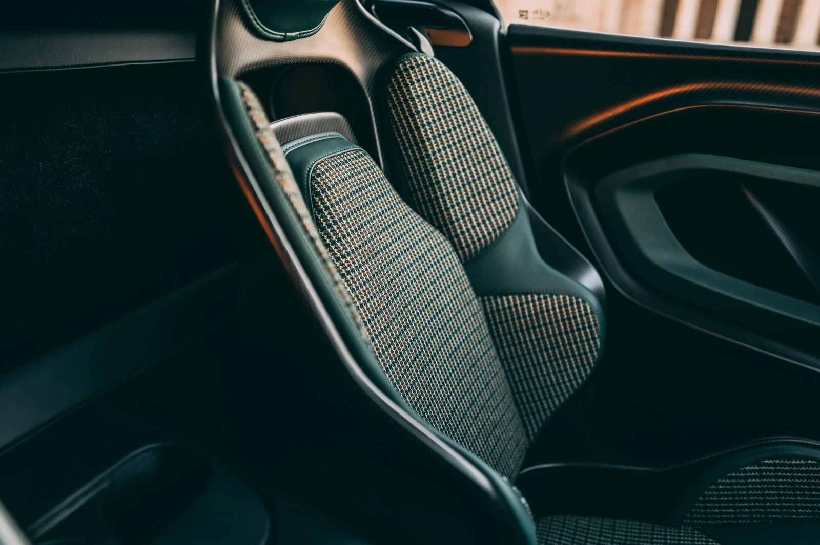 Aston Martin Valour · P.O.R, 9/10