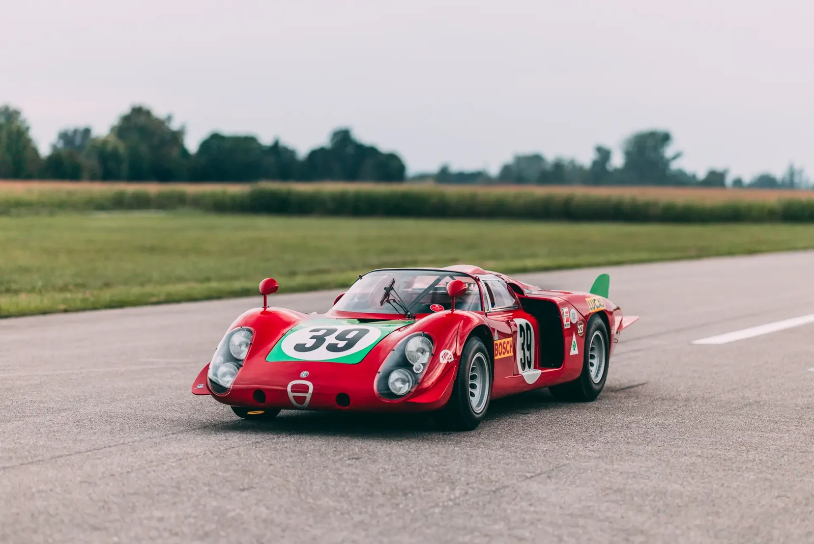 Alfa Romeo Tipo 33/2 Daytona, full-car front three-quarter view.