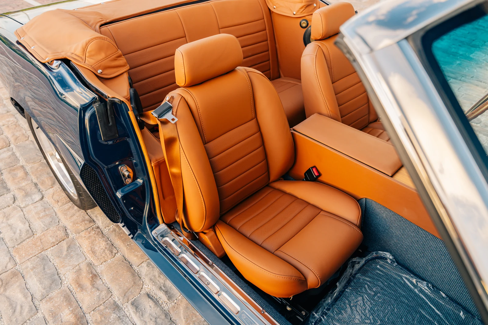 Shelby Mustang GT350 Convertible by Revology, 5/10