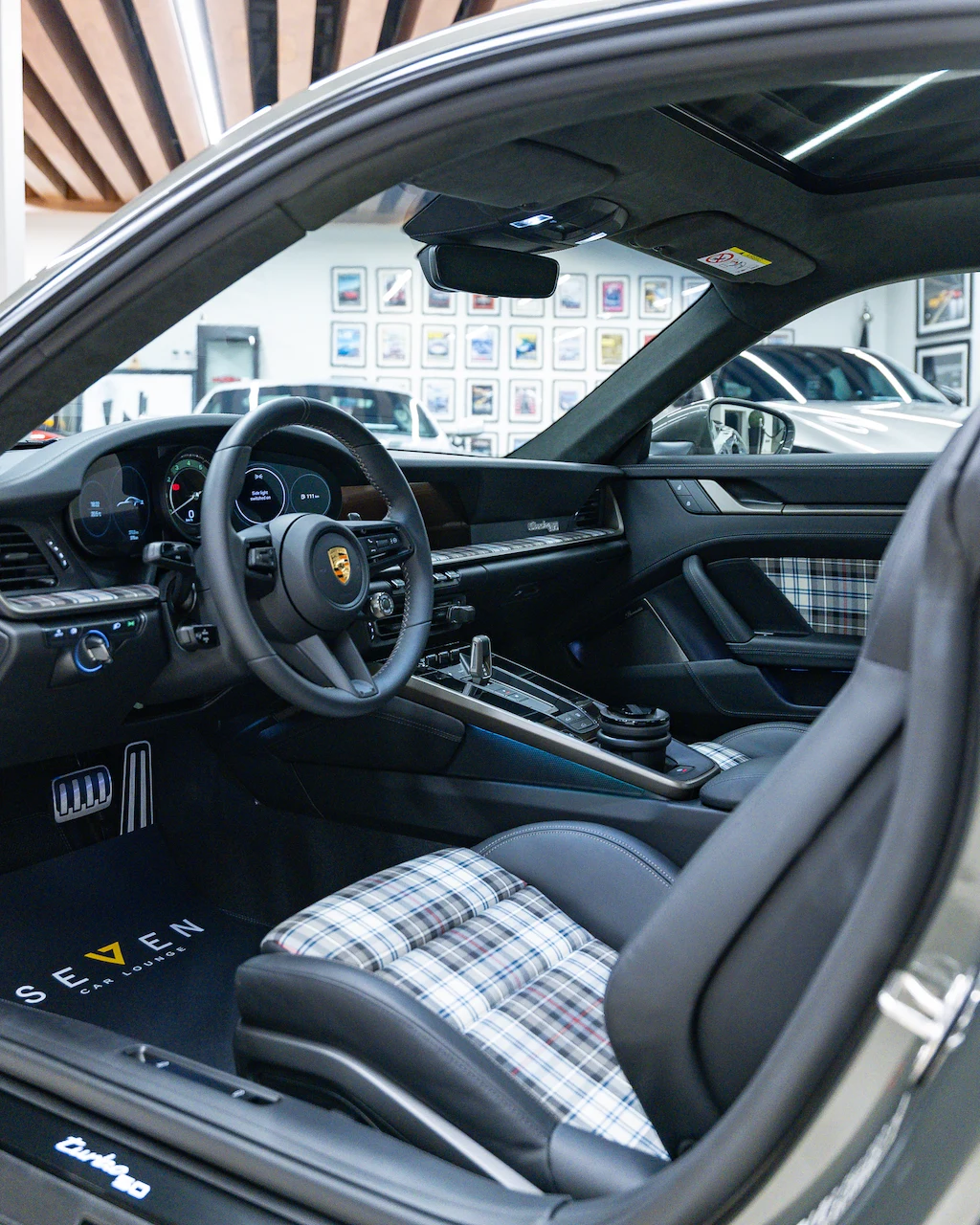 Porsche 911 (992) Turbo 50 Years, 7/10
