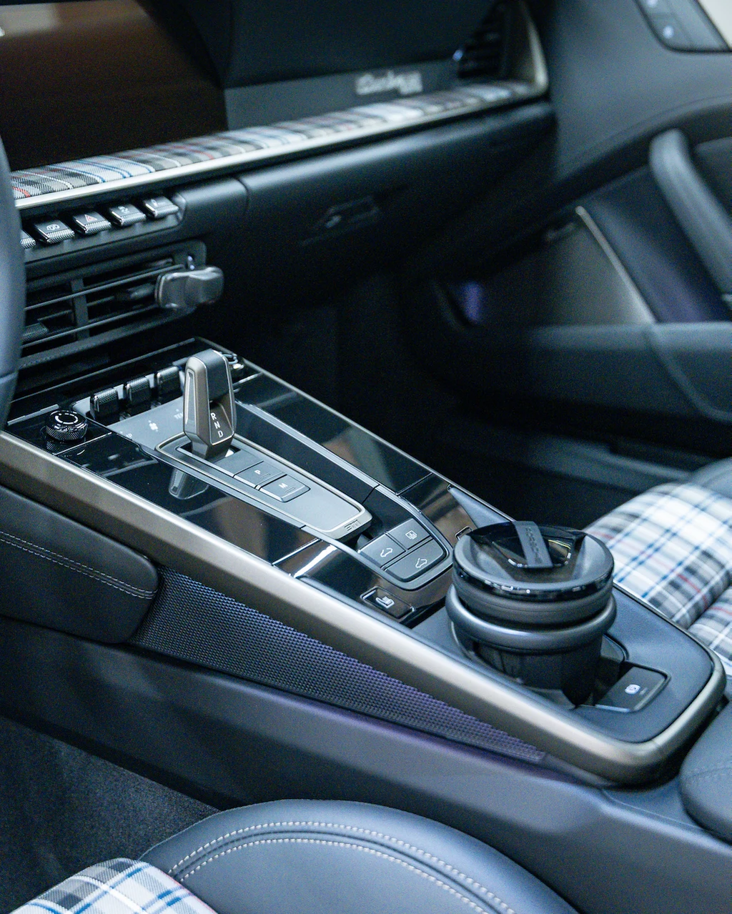 Porsche 911 (992) Turbo 50 Years, 8/10