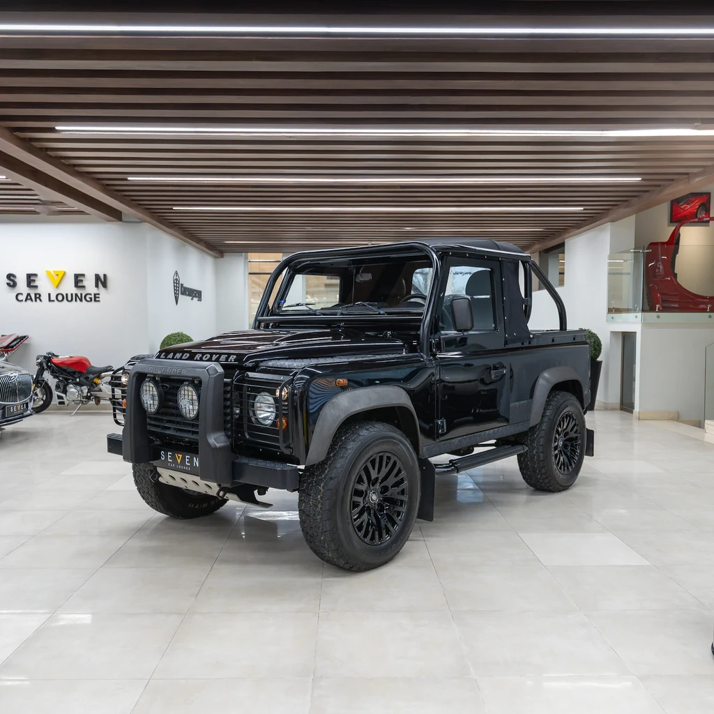 Land Rover Defender 90 Classic · black · Seven Car Lounge