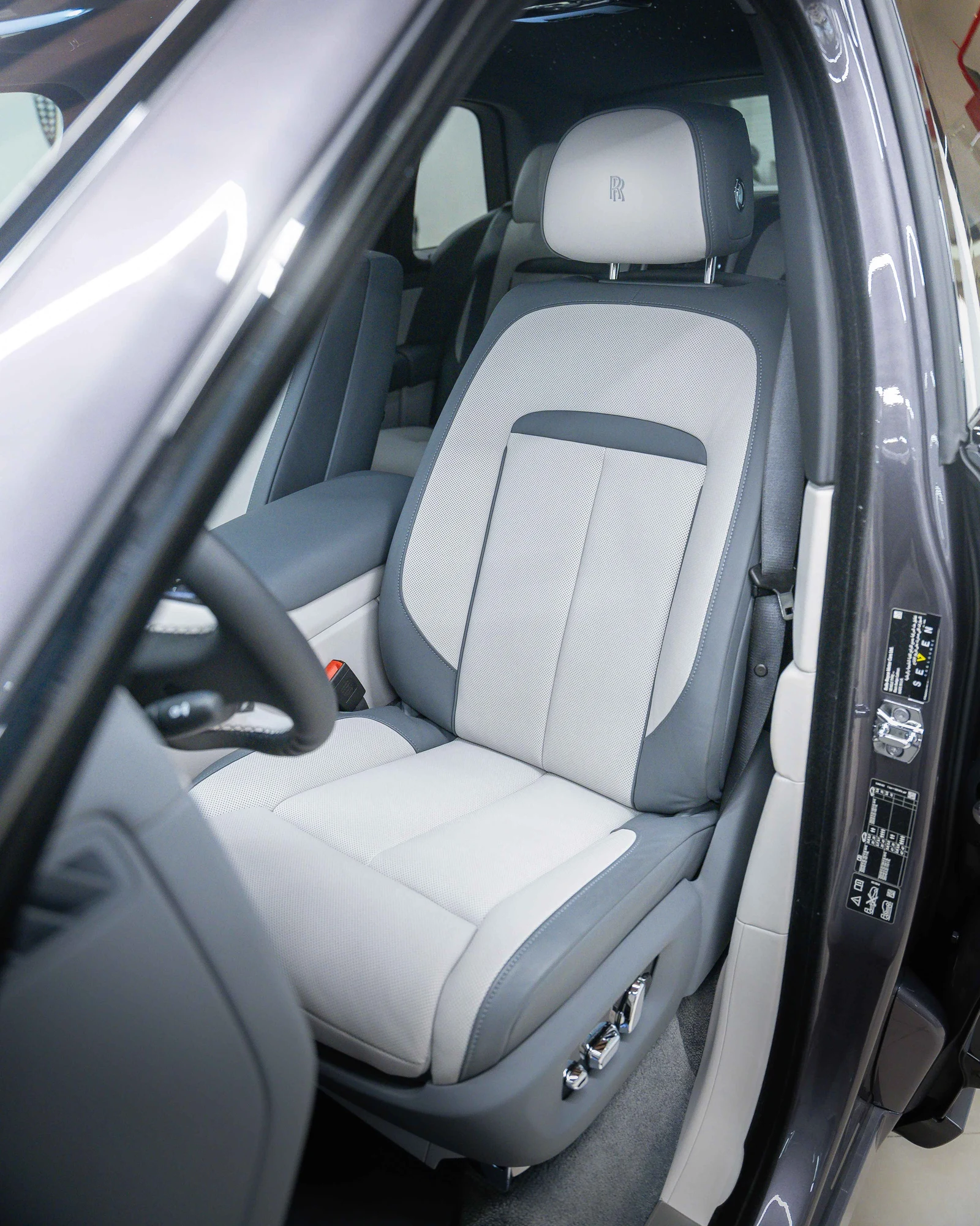 Rolls-Royce Cullinan Black Badge Series II, 9/10