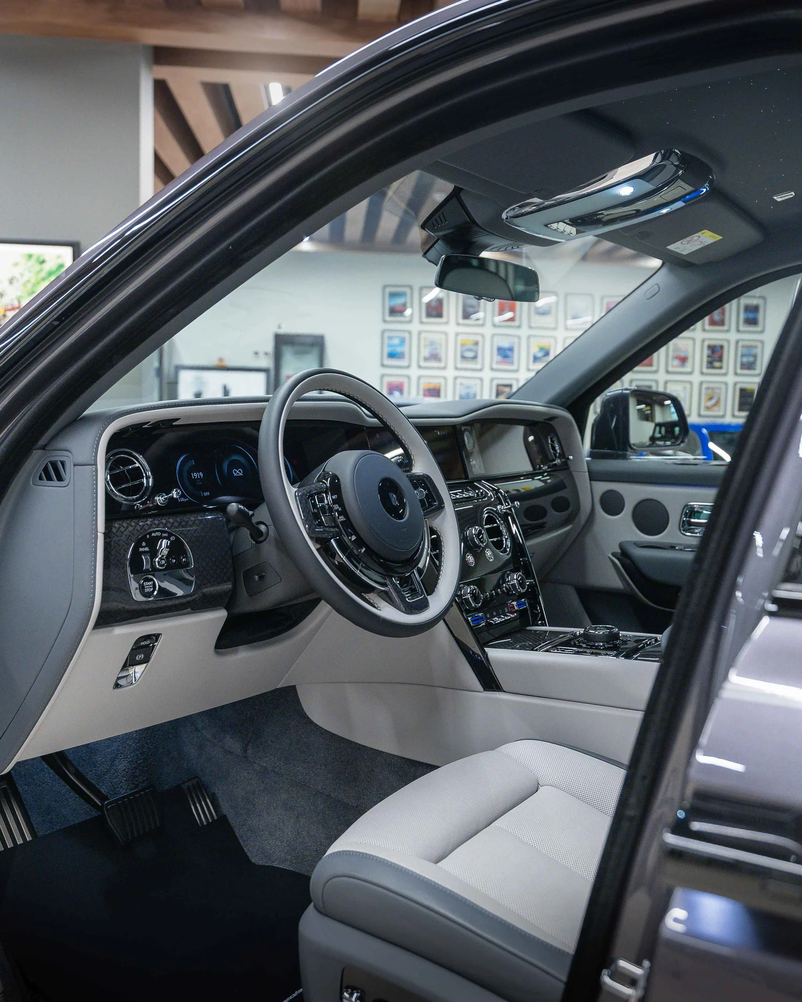 Rolls-Royce Cullinan Black Badge Series II, 10/10