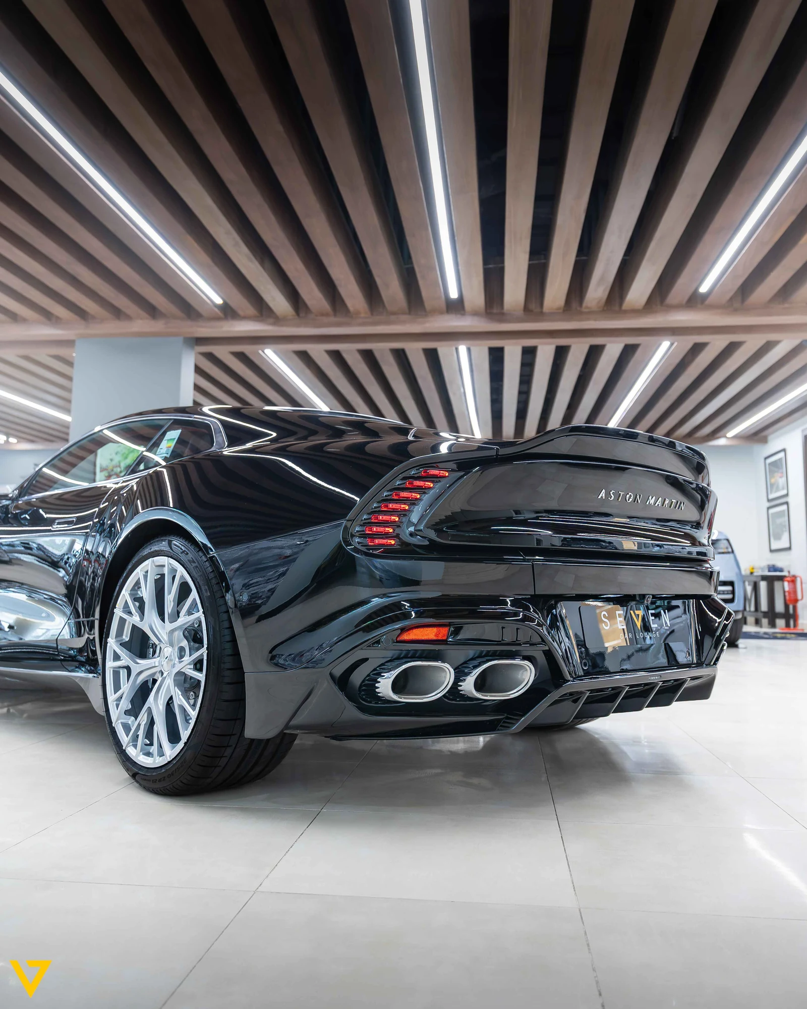 Aston Martin Vanquish (3rd Generation), 4/10