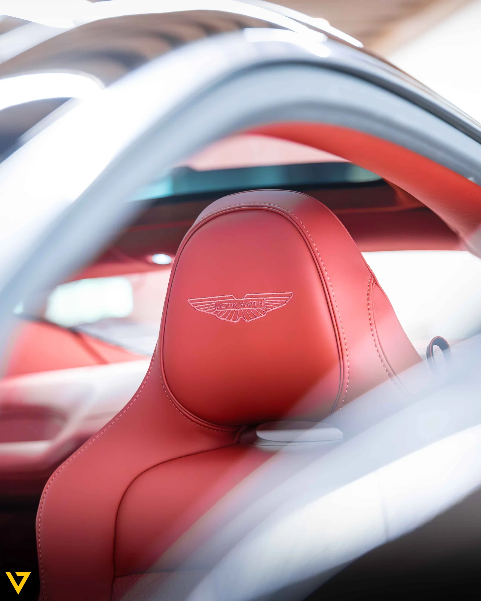 Aston Martin Vanquish (3rd Generation), 9/10