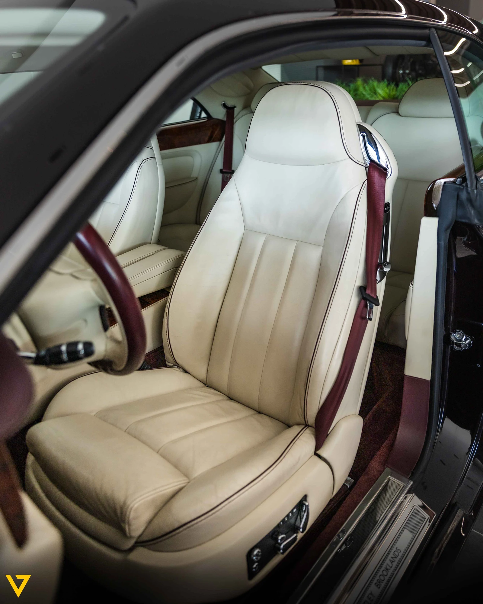 Bentley Brooklands Coupé, 6/10