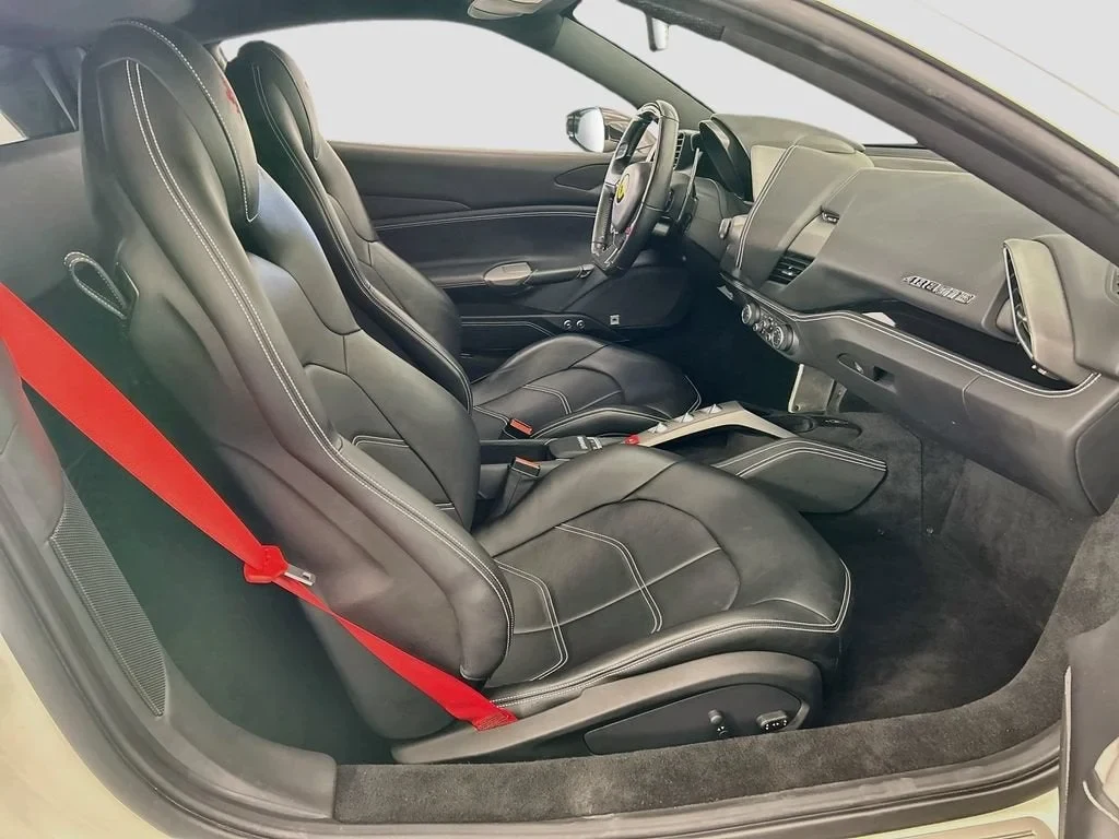2018 Ferrari 488 GTB, 19/20