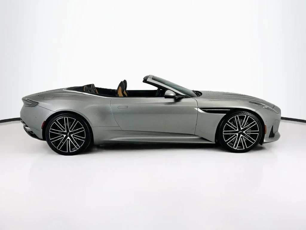2025 Aston Martin DB12 Volante, 6/30