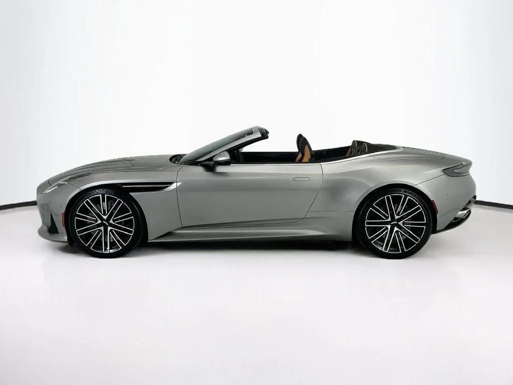 2025 Aston Martin DB12 Volante, 10/30