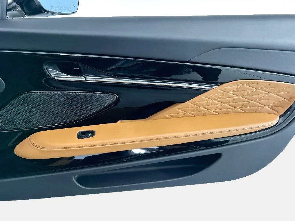 2025 Aston Martin DB12 Volante, 27/30