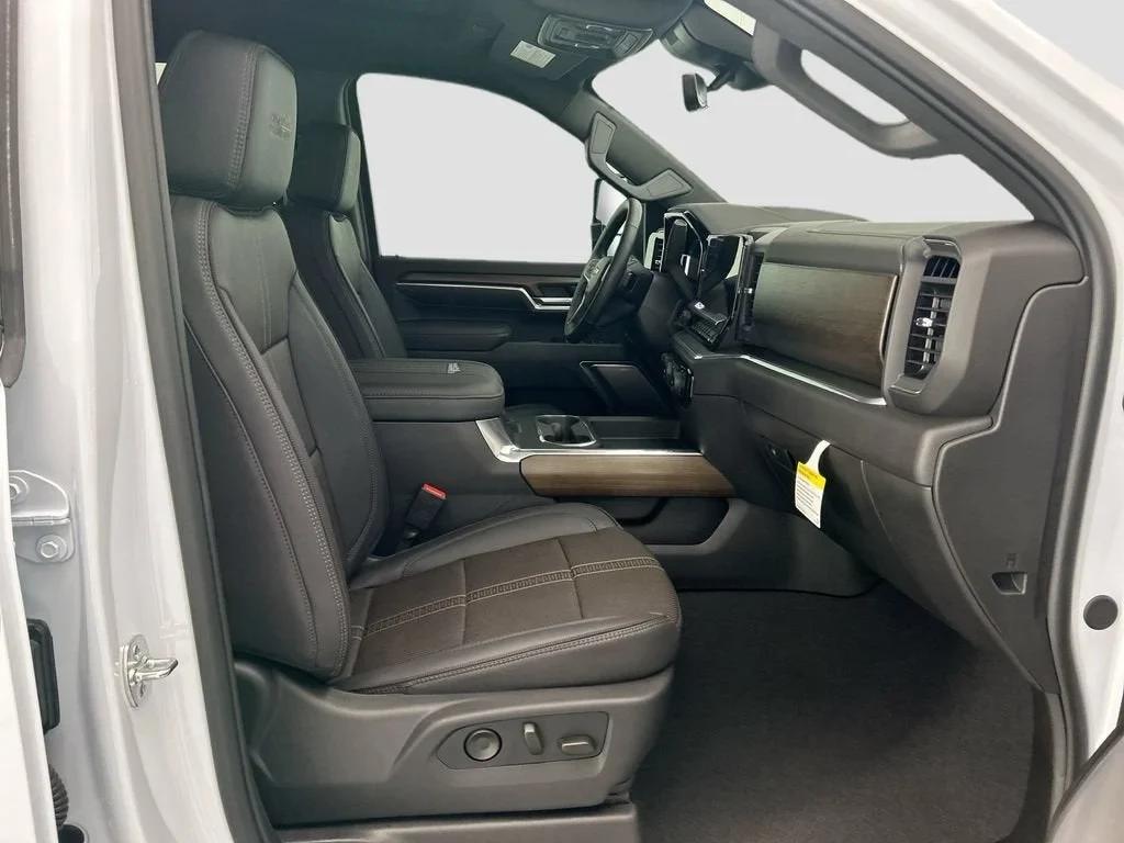 2026 Chevrolet Silverado 3500HD, 17/30