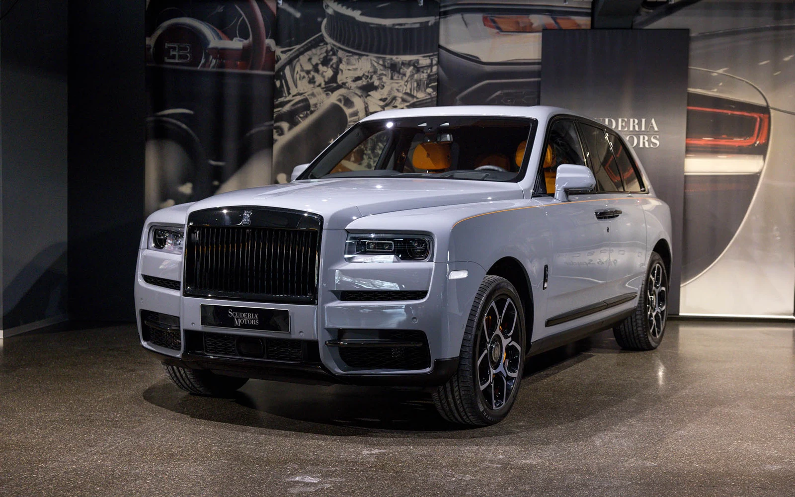Rolls-Royce Cullinan Black Badge, full-car front three-quarter view.