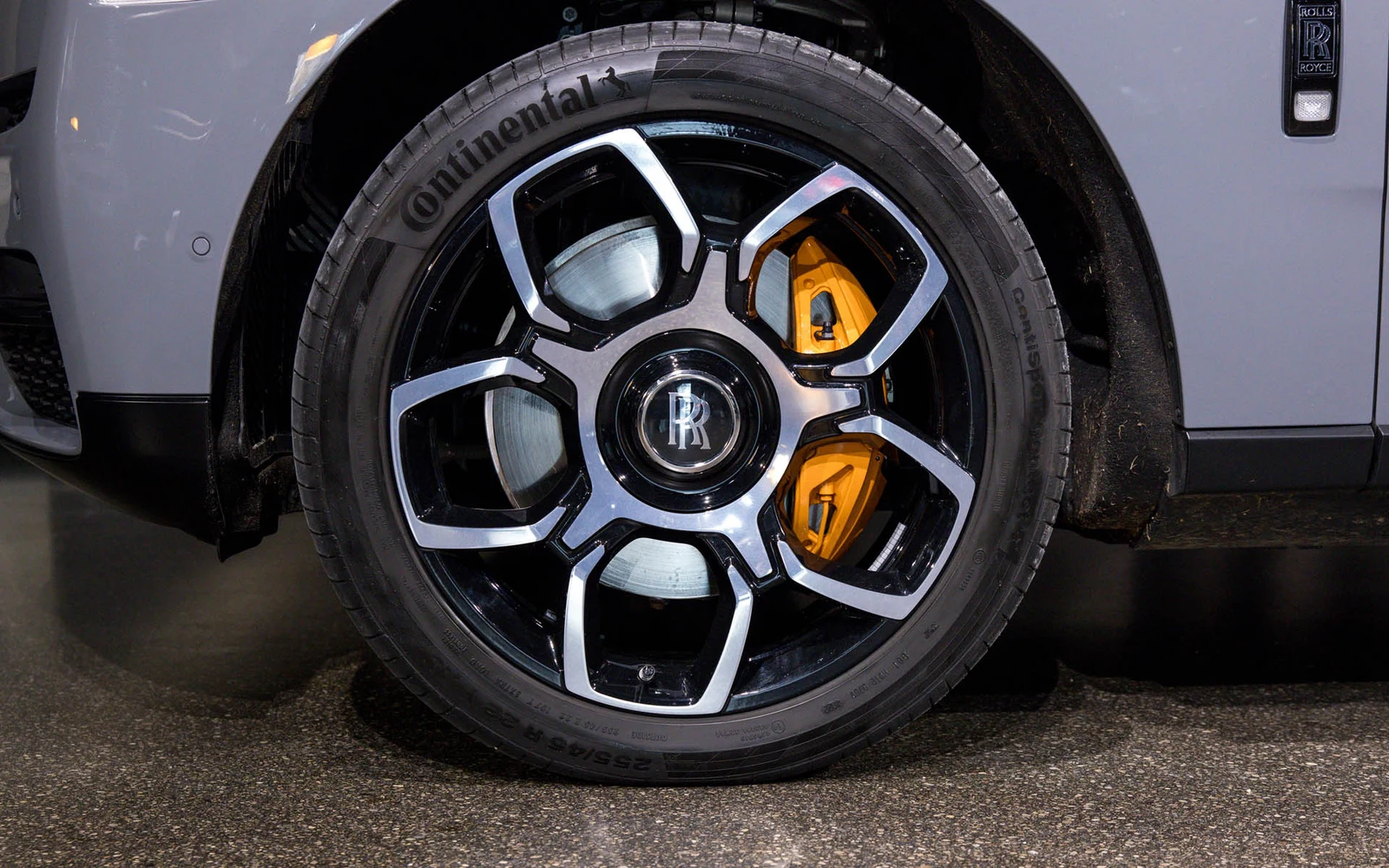 Rolls-Royce Cullinan Black Badge, 6/10