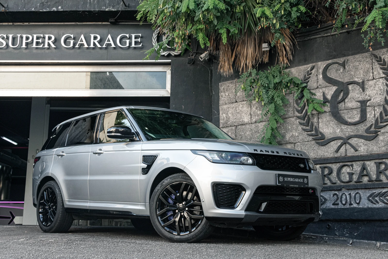 Land Rover Range Rover Sport SVR · gray · SuperGarage Marbella
