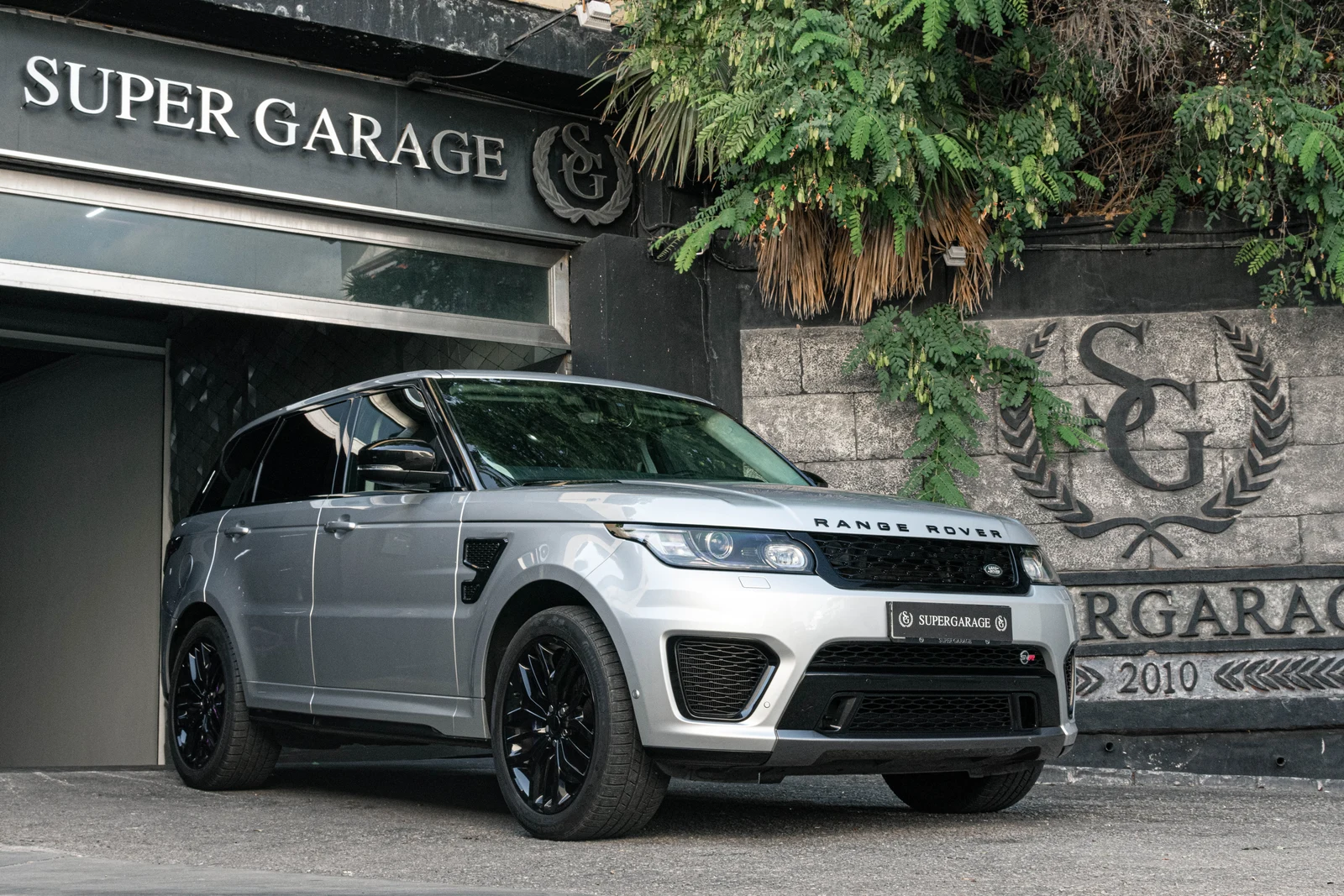 2017 Land Rover Range Rover Sport SVR, 4/10
