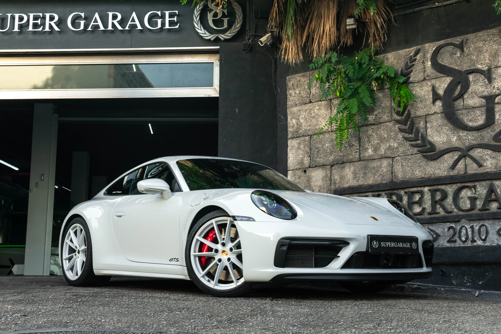 Porsche 911 (992) Carrera GTS · white · SuperGarage Marbella