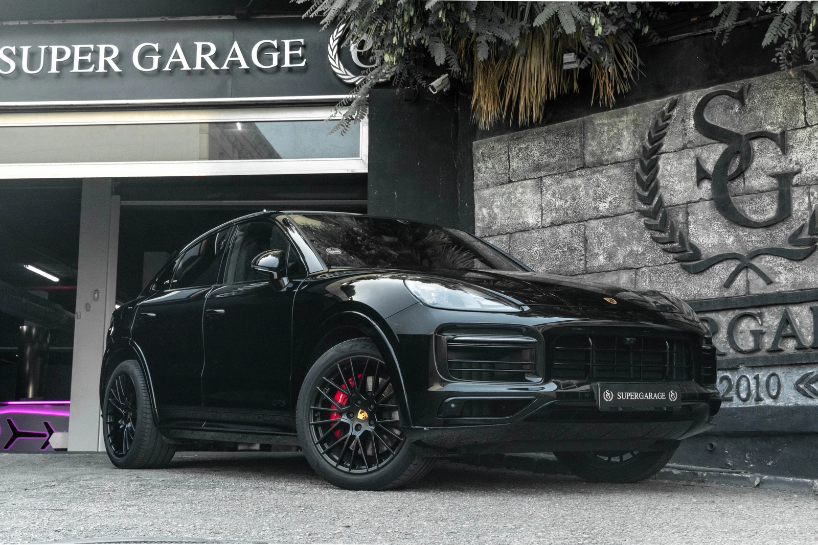Porsche Cayenne Coupé GTS · black · SuperGarage Marbella