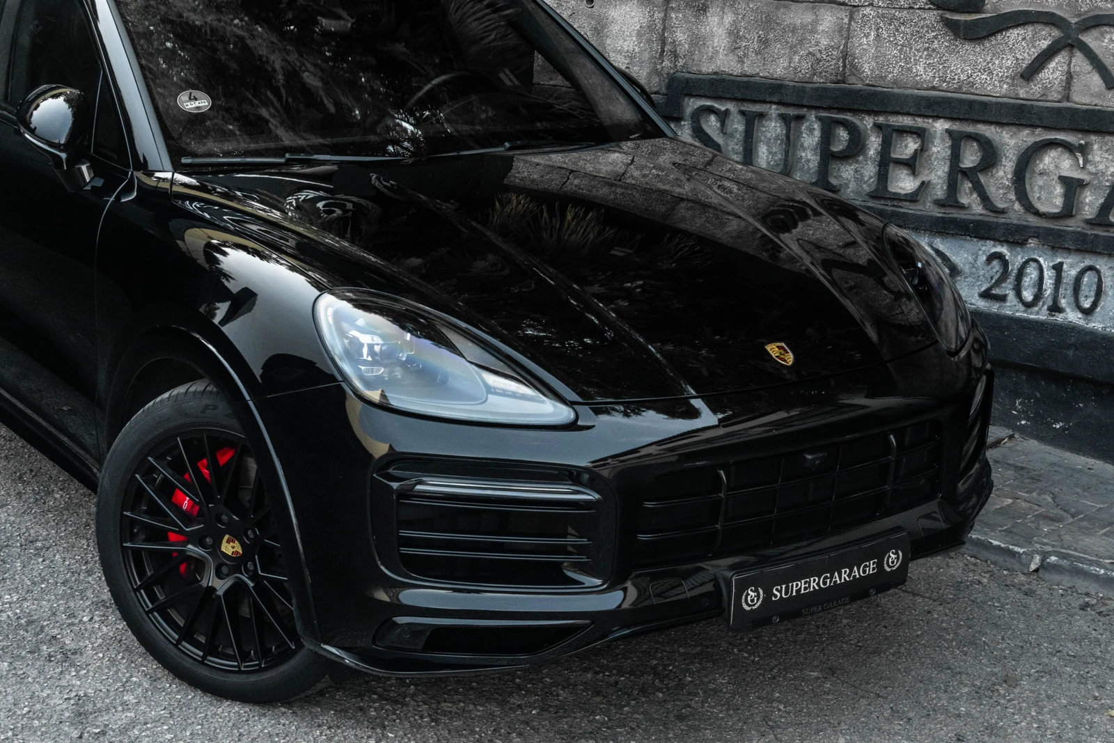 2022 Porsche Cayenne Coupé GTS, 2/10