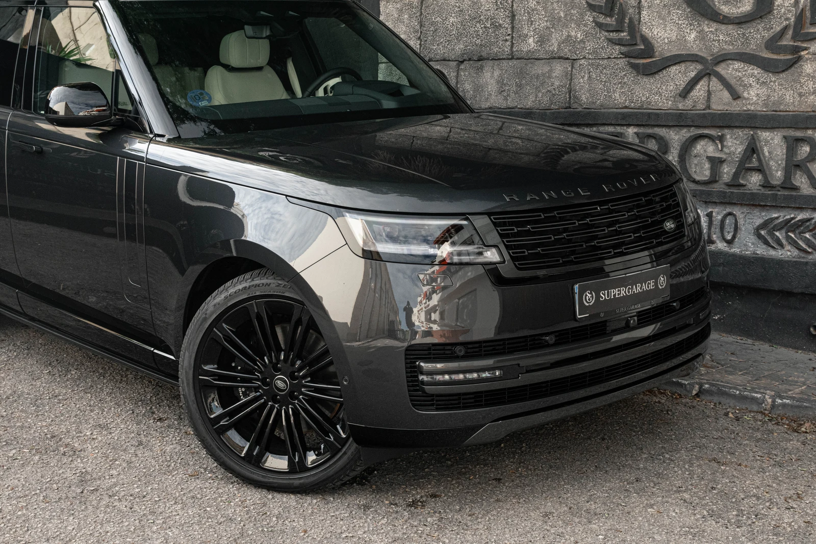 2023 Land Rover Range Rover, 2/10