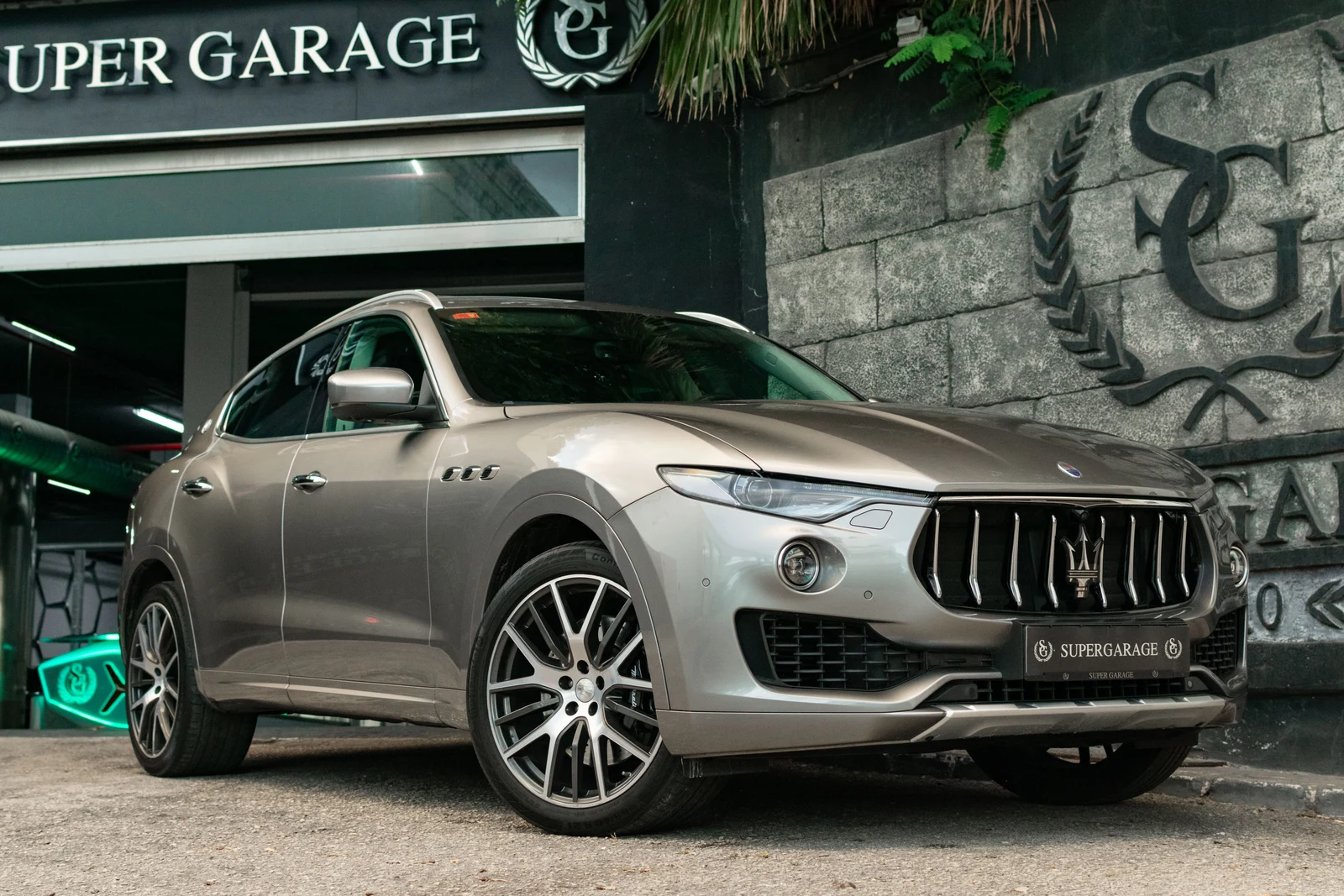 Maserati Levante S · Grigio Maratea · SuperGarage Marbella