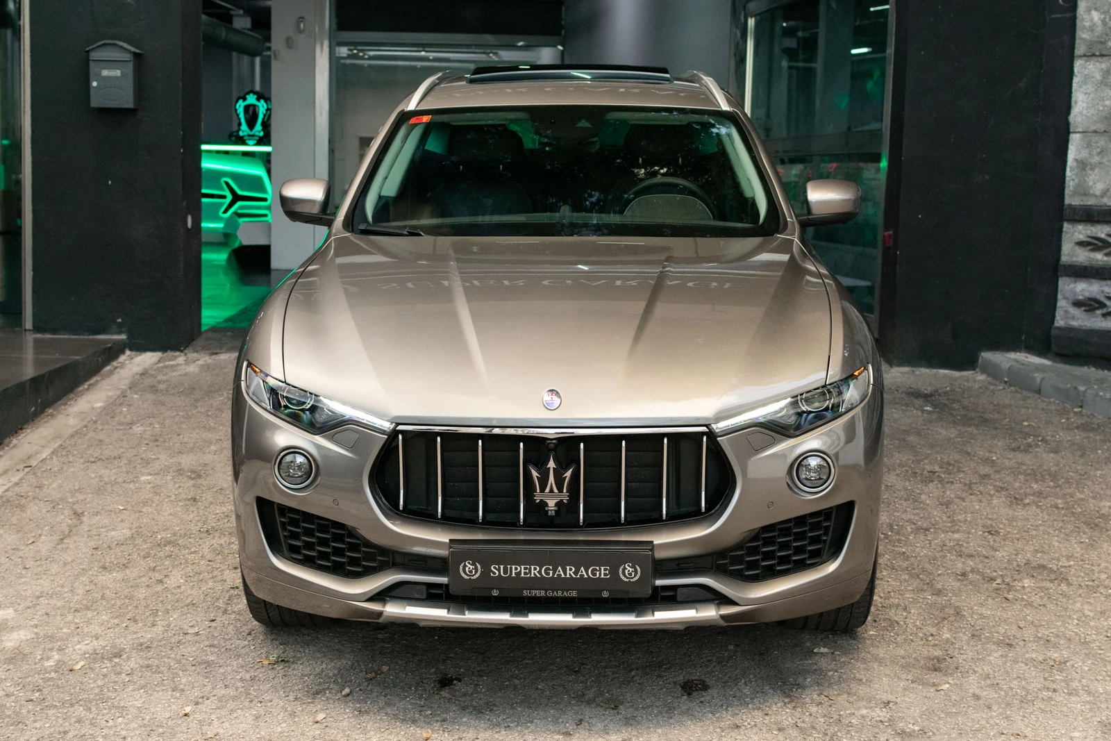 2016 Maserati Levante S, 6/10