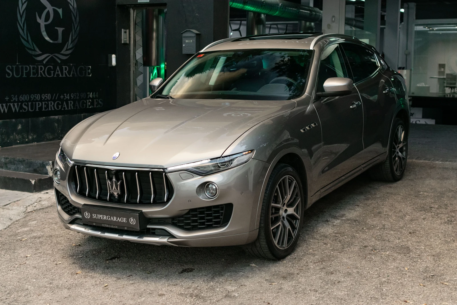 2016 Maserati Levante S, 7/10