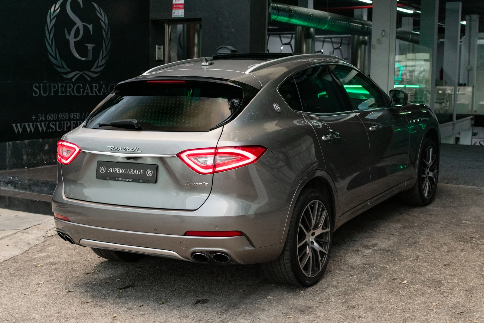 2016 Maserati Levante S, 8/10