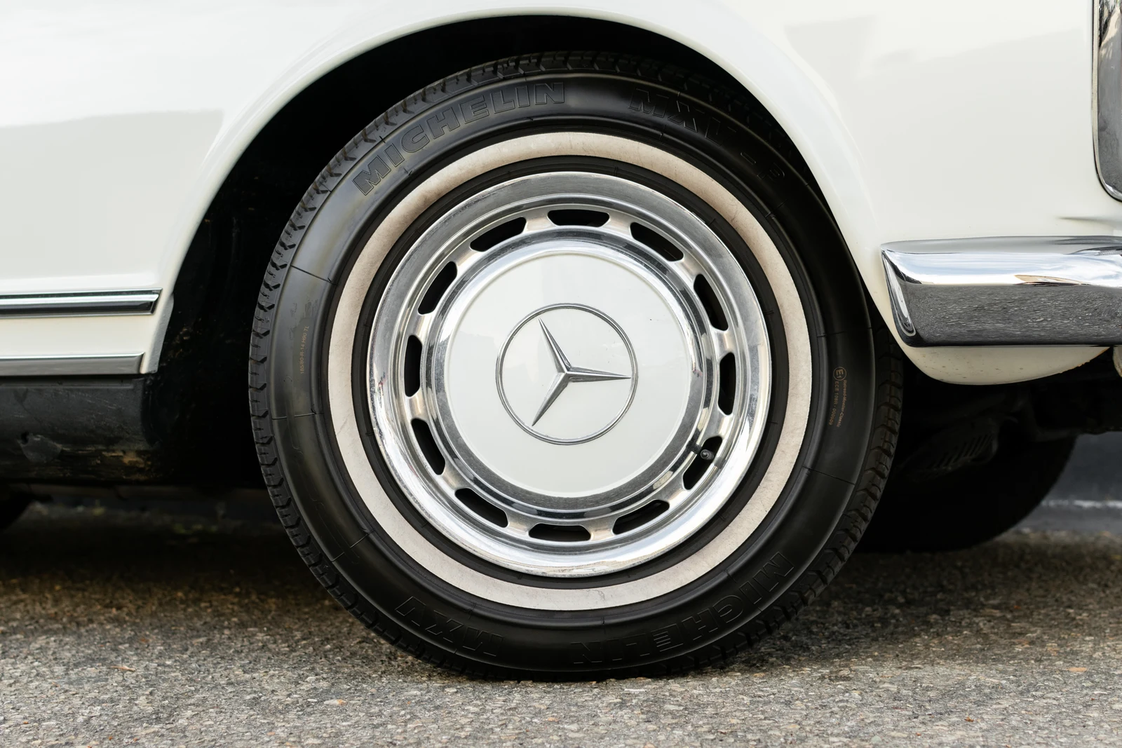 1969 Mercedes-Benz 280 SL, 4/10